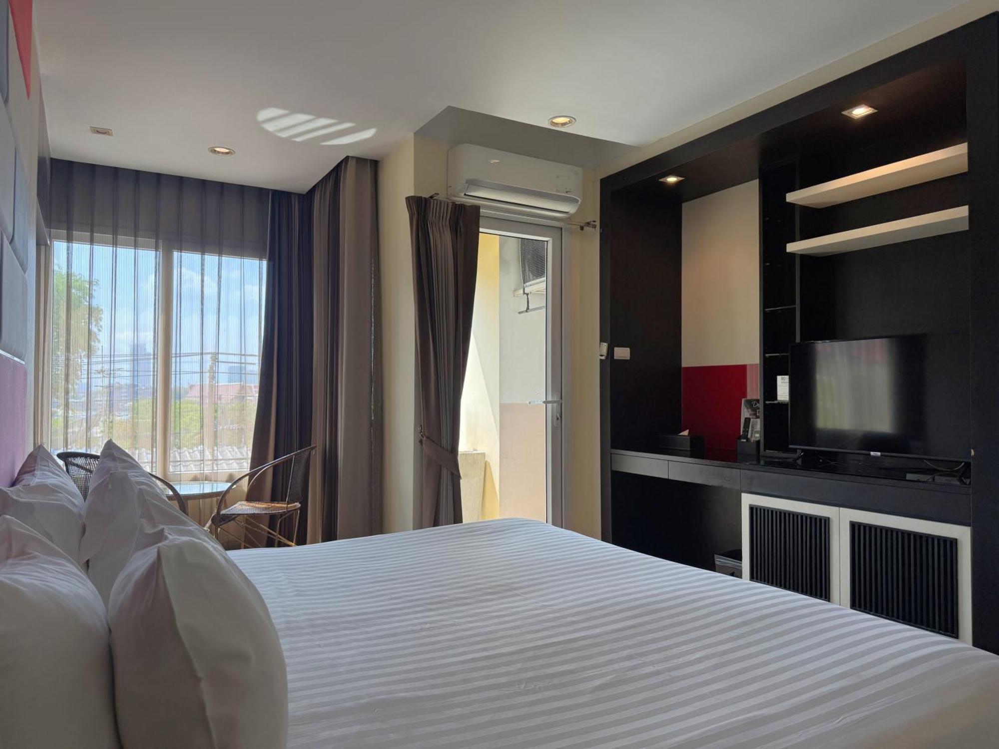 The Sunreno Hotel Sha Bangkok Exterior photo
